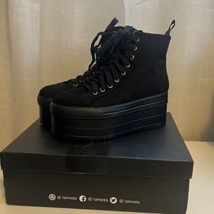 Brand New Platform Lace Up Shoes!